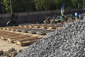 Cintorín v Sumskej oblasti: Pripravené nové hroby.