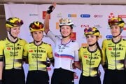 Viktória Chladoňová (uprostred) s tímovými kolegyňami z Vismy