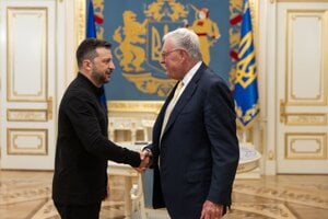 Ukrajinský prezident Volodymyr Zelenskyj víta osobitného vyslanca Donalda Trumpa Keitha Kellogga.