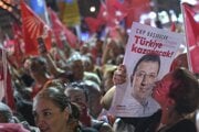Podporovatelia Ekrema Imamoglua na zhromaždení v Istanbule 10. septembra.