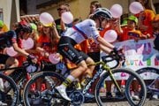 Cyklistka Viktória Chladoňová v drese majsterky Slovenska. 