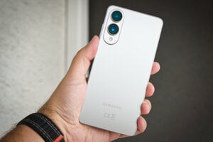 Testovali sme najtenší smartfón od Samsungu. V niečom oproti iPhonu Air vyniká, inde nenaplnil potenciál