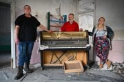 Nikola, Ivo, Petra. Protagonisti filmu Veľký vlastenecký výlet si šli overiť vojnu do Ruska.