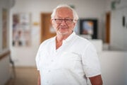 Doc. MUDr. Vladimír Bella, Ph.D. je primár a klinický onkológ v Onkologickom ústave sv. Alžbety v Bratislave.