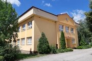 Základná škola s materskou školou Horné Orešany.
