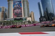Vpredu Oscar Piastri a Lando Norris počas tréningu na VC Azerbajdžanu.