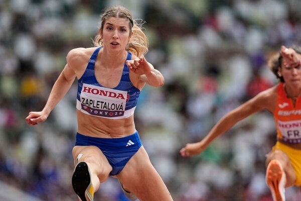 Slovenská bežkyňa Emma Zapletalová počas pretekov na 400 m cez prekážky na MS.