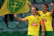 Miroslav Káčer a Lukáš Prokop (obidvaja Žilina) sa radujú z gólu.