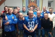 Tvrdošín vyhral nad Zubercom 7:2. Po zápase oslavoval životné jubileum Marcel Bednár.
