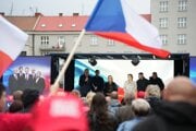 Andrej Babiš síce voľby vyhral, ale českí demokrati napriek prešľapom Fialovej vlády ukázali, že je ich stále dosť a majú silný hlas. Na snímke predvolebný míting ANO v Hradci Králové.