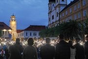 Trenčania sa na Mierové námestie vrátili opäť po týždni v podobnom počte.