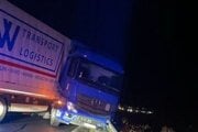 Horský priechod Donovaly zatarasil kamión.