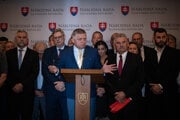 Tlačovka strany Smer pred hlasovaním o zmene ústavy.