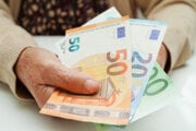 Podvodníčka sa zameriava na starších aj ľudí ochotných pomôcť. 