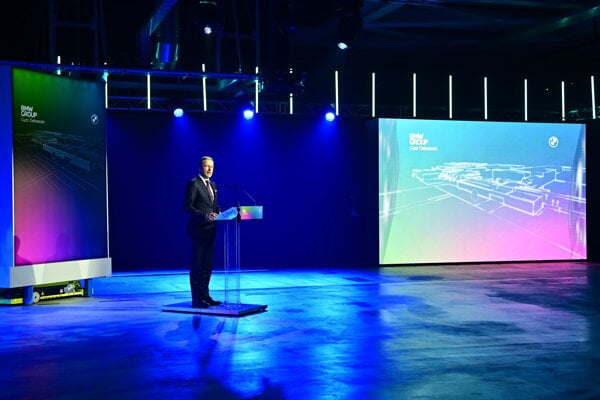 Generálny riaditeľ spoločnosti BMW AG Oliver Zipse počas oficiálneho otvorenia novej továrne skupiny BMW v Debrecíne.