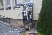 Zničený bankomat po minuloročnom výbuchu. Opäť sa stal terčom zlodejov. 