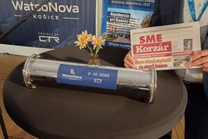 V základoch stavby bude umiestnená časová schránka aj so štvrtkovým výtlačkom denníka SME/Korzár.