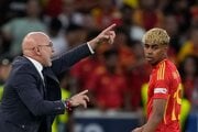Luis de la Fuente dáva pokyny počas semifinálového zápasu Ligy národov Španielsko - Francúzsko.