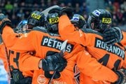 Hokejisti Košíc sa tešia z gólu 