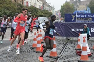 V Košiciach padol traťový rekord. Medzinárodný maratón mieru ovládol Keňan