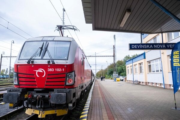 Staviteľ sa omeškal o 10 mesiacov.