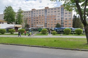 Mestské trhovisko v Brezne.