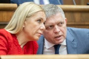 Minister Saková a premiér Fico.