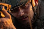 Ukrajinských vojakov sprevádza novinár, ktorý sleduje skazu vojny a narastajúcu neistotu, ako vojna dopadne.Aj o tom je dokumentárny film 2 000 metrov do Andrivky, ktorý premietne Jeden svet. 