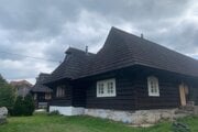 Gro chránenej rezervácie tvoria vyše storočné drevenice na Bobrovej rali. Avšak nielen tie. 