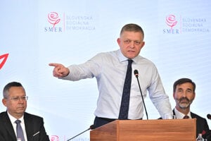 Robert Fico počas príhovoru na pracovnom sneme strany Smer v hoteli Bôrik.