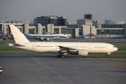 Boeing 777-200ER na moskovskom letisku Šeremetevo.
