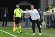 Tréner Francesco Calzona v zápase Slovensko - Luxembursko v kvalifikácii EURO 2024.