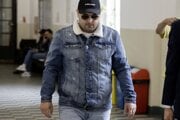 ené H., obvinený z prenevery financií na miestnom úrade (MiÚ) v bratislavskej Petržalke, prichádza na súdne pojednávanie na Krajskom súde v Bratislave v pondelok 26. mája 2025.