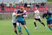 Nededza (v bielom) podľahla na domácom trávniku Korni. 