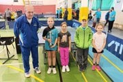 Výprava tvrdošínskeho klubu na turnaji vo Valalikoch. Sára Škumátová je druhá zľava.