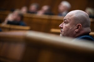 Huliakov hazard vyvolal v parlamente drámu. Nie je isté, čo sa udeje po 17. hodine