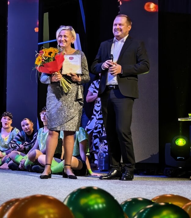 Primátor Matej Šimášek odovzdal CVČ Čadca Litteras Memoriales  (zdroj: Pavol Stolárik)