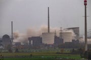Odpálenie chladiacich veží nemeckej elektrárne Gundremmingen.
