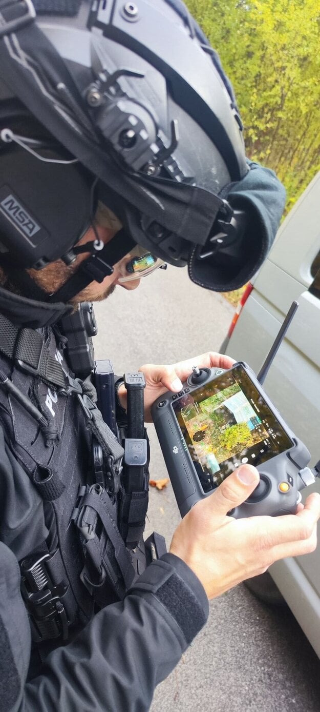 Údajného strelca polícia hľadala aj pomocou dronu. (zdroj: KRPZ Trnava)