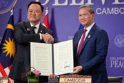Kambodžský premiér Hun Manet a thajský premiér Anutin Čánvirakul.