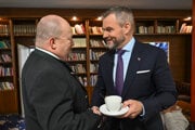 Minister cestovného ruchu a športu Rudolf Huliak a prezident Peter Pellegrini.
