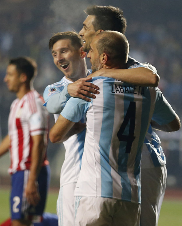 Futbalisti Argentíny zostávajú na čele rebríčka.