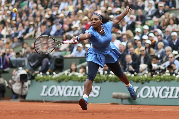 Mladšia zo sestier Williamsových ako prvá stratila podanie vo finále Roland Garros 2016.
