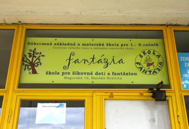 Do školy sme sa dnes pokúšali dostať márne.