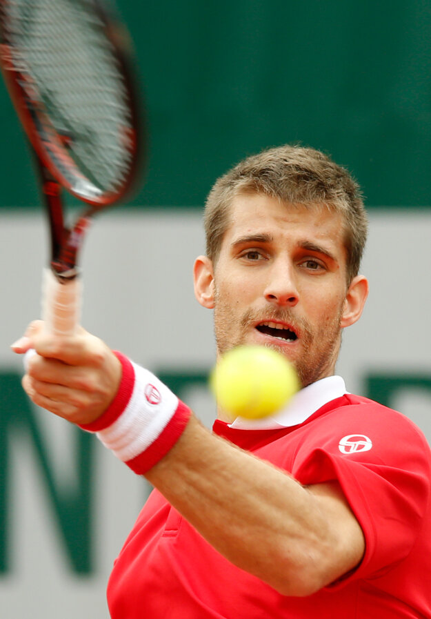 Návrat na kurty na Roland Garros Kližanovi nevyšiel.