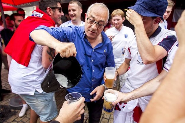 Pivo jednoducho Angličania milujú.