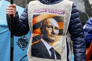 Popularita Vladimira Putina utrpela pádom rubľa, záchranné opatrenia ju majú opäť vylepšiť.