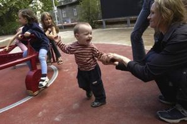 Poslanec Ľudovít Kaník z SDKÚ nechce, aby mali rodičia deti len pre príspevky.