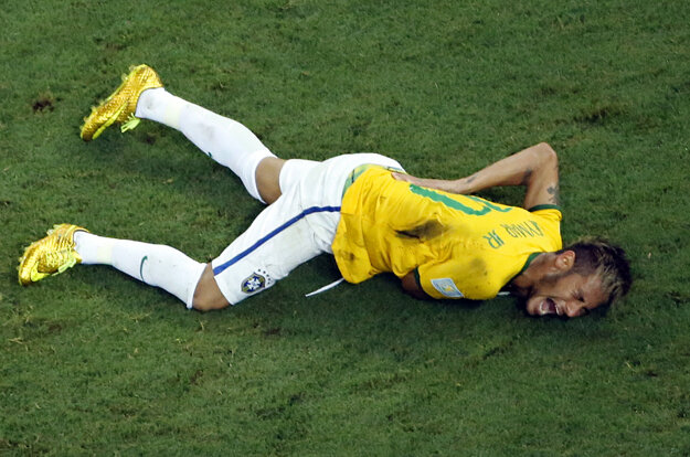 Neymar do súbojov o medaily na domácom šampionáte pred dvoma rokmi nezasiahol. Vo štvrťfinále ho zranil Kolumbijčan Zuniga.