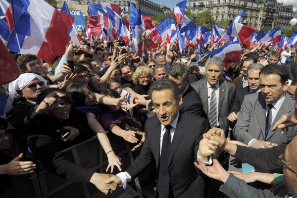 Sarkozy si dával na svojich mítingoch záležať. Stáli až priveľa.